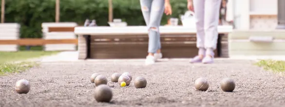 Un terrain de petanque disponible